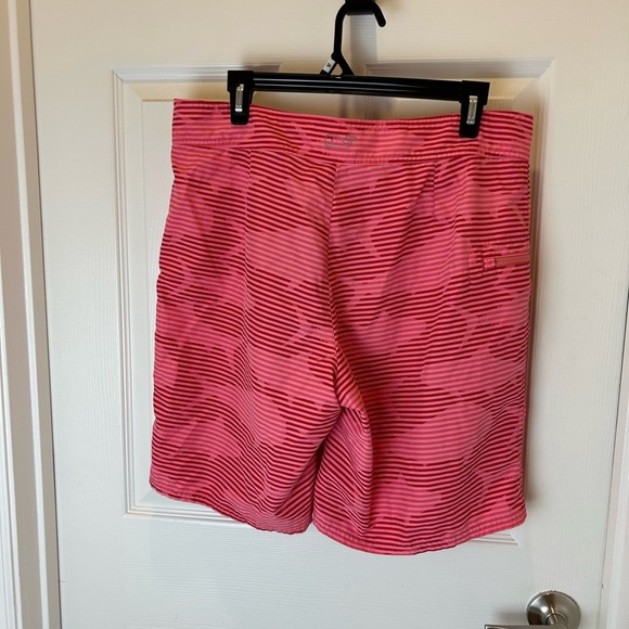 VINEYARD VINES MENS RED PINK STRIPE SHARK PRINT JETTY BOARD SHORTS SIZE 33 - Picture 3 of 8